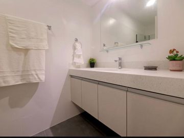 VENDO DEPARTAMENTO FLAT. TOTALMENTE AMOBLADO, MIRAFLORES.