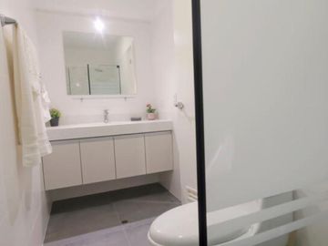 VENDO DEPARTAMENTO FLAT. TOTALMENTE AMOBLADO, MIRAFLORES.