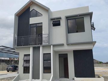 DANARRA SOUTH 5 BEDROOMS SINGLE DETACHED WITH 2 PARKING