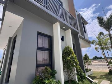 DANARRA SOUTH 5 BEDROOMS SINGLE DETACHED WITH 2 PARKING