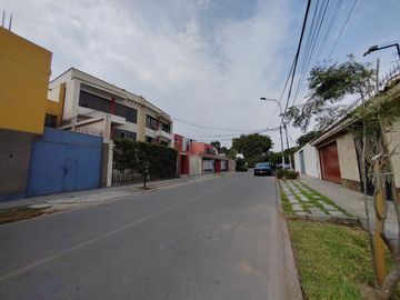 Venta De Departamento En Primer Piso Con Estacionamiento