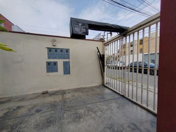 Venta De Departamento En Primer Piso Con Estacionamiento
