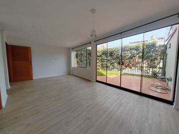 Venta De Departamento En Primer Piso Con Estacionamiento