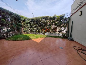 Venta De Departamento En Primer Piso Con Estacionamiento