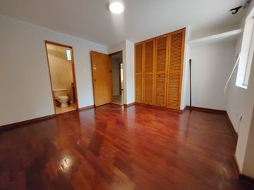 Venta De Departamento En Primer Piso Con Estacionamiento