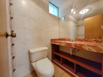 Venta De Departamento En Primer Piso Con Estacionamiento