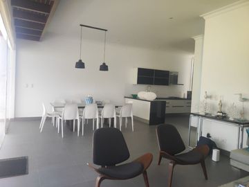 ¡Se Vende Hermosa Casa De Playa En El Exclusivo Condominio Playa Coral! 🌊