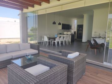 ¡Se Vende Hermosa Casa De Playa En El Exclusivo Condominio Playa Coral! 🌊