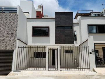 Nueva, 3 recamaras, cochera para 2 autos, en Fracc Privado