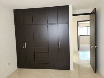 Nueva, 3 recamaras, cochera para 2 autos, en Fracc Privado