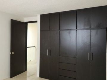 Nueva, 3 recamaras, cochera para 2 autos, en Fracc Privado