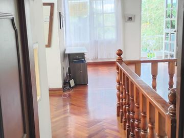 Se vende casa ubicada en Calarcá́ vía al jardín botánico en elegante conjunto cerrado.
