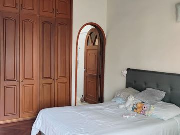 Se vende casa ubicada en Calarcá́ vía al jardín botánico en elegante conjunto cerrado.