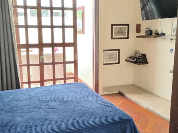 Se vende casa ubicada en Calarcá́ vía al jardín botánico en elegante conjunto cerrado.
