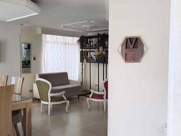 Se vende casa ubicada en Calarcá́ vía al jardín botánico en elegante conjunto cerrado.