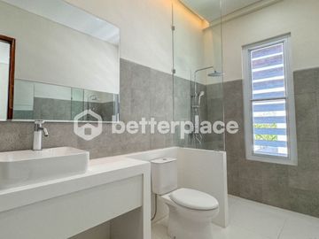 Spacious 4 Bedroom Villa in Kerobokan, Modern Comfort & Prime Location