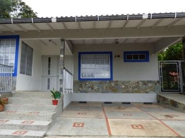 Se Vende o Permuta Casa en Conjunto Cerrado – Los Pomos, Norte de Armenia