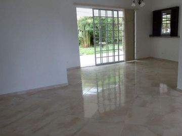 Se Vende o Permuta Casa en Conjunto Cerrado – Los Pomos, Norte de Armenia