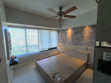 1 Bedroom Loft-Type Condo Unit For Sale in One Rockwell East Tower, Makati City
