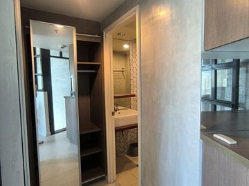 1 Bedroom Loft-Type Condo Unit For Sale in One Rockwell East Tower, Makati City