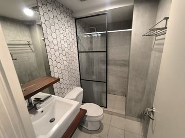 1 Bedroom Loft-Type Condo Unit For Sale in One Rockwell East Tower, Makati City