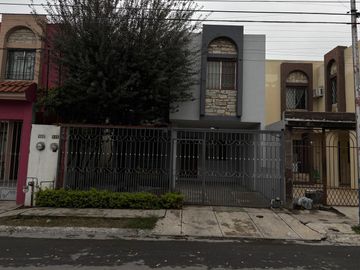 CASA EN VENTA EN FRACCIONAMIENTO VILLAS DE ORIENTE, SAN NICOLAS DE LOS GARZA