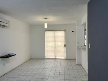CASA EN VENTA EN FRACCIONAMIENTO VILLAS DE ORIENTE, SAN NICOLAS DE LOS GARZA