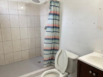 CASA EN VENTA EN FRACCIONAMIENTO VILLAS DE ORIENTE, SAN NICOLAS DE LOS GARZA
