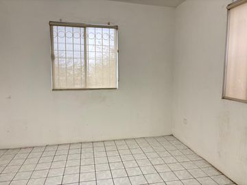 CASA EN VENTA EN FRACCIONAMIENTO VILLAS DE ORIENTE, SAN NICOLAS DE LOS GARZA