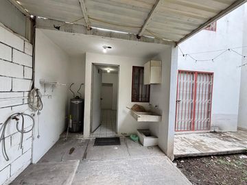 CASA EN VENTA EN FRACCIONAMIENTO VILLAS DE ORIENTE, SAN NICOLAS DE LOS GARZA