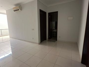 Disewakan Rumah Greencove BSD City Tangerang Selatan Bagus Nyaman Siap Huni Lingkungan Asri Hijau Strategis