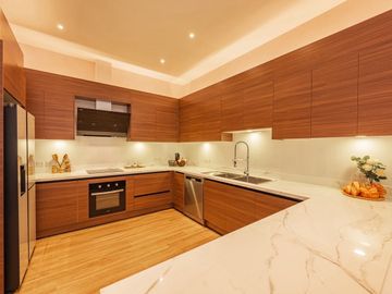 Spacious Luxury Pool villa house for sale with elegant decoration. Fully furnished with all necessary household amenities.