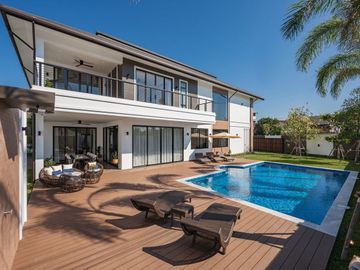 Spacious Luxury Pool villa house for sale with elegant decoration. Fully furnished with all necessary household amenities.