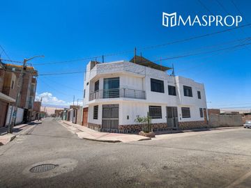 CASA AMPLIA EN ESQUINA CERCA A AV. HUMBOLDT-EN VENTA- TACNA