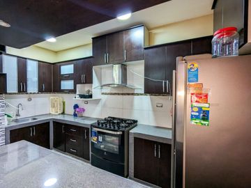 CASA AMPLIA EN ESQUINA CERCA A AV. HUMBOLDT-EN VENTA- TACNA