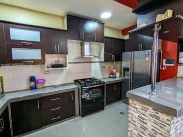 CASA AMPLIA EN ESQUINA CERCA A AV. HUMBOLDT-EN VENTA- TACNA