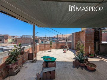CASA AMPLIA EN ESQUINA CERCA A AV. HUMBOLDT-EN VENTA- TACNA