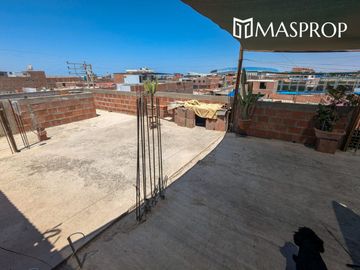 CASA AMPLIA EN ESQUINA CERCA A AV. HUMBOLDT-EN VENTA- TACNA