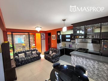 CASA AMPLIA EN ESQUINA CERCA A AV. HUMBOLDT-EN VENTA- TACNA