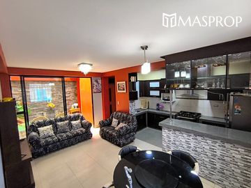 CASA AMPLIA EN ESQUINA CERCA A AV. HUMBOLDT-EN VENTA- TACNA