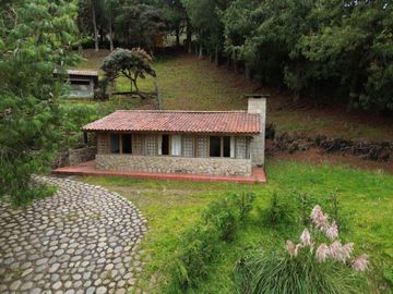 VENTA DE LOTE CAMPESTRE CON CABAÑAS Y ESTABLO