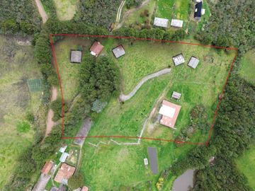 VENTA DE LOTE CAMPESTRE CON CABAÑAS Y ESTABLO