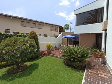 Casa en Venta 464 m² Miravalle Dos, Terreno de 780 m² 3 Parqueaderos