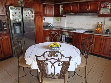 Casa en Venta 464 m² Miravalle Dos, Terreno de 780 m² 3 Parqueaderos