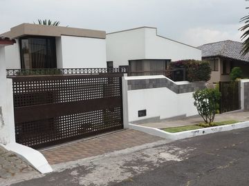 Casa en Venta 464 m² Miravalle Dos, Terreno de 780 m² 3 Parqueaderos