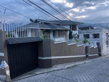 Vendo casa de 300 m2 en Ponciano Bajo