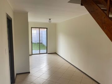 SE VENDE CASA EN PARQUE  BICENTENARIO, 3D, 1B, TALCA