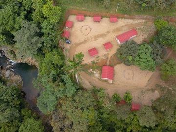 EN VENTA: FINCA CAMPING RIO BLANCO, ARENILLAS