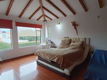 Exclusiva Casa Campestre en Cajicá - Elegancia y Confort en un Entorno Natural