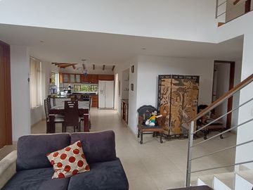 Exclusiva Casa Campestre en Cajicá - Elegancia y Confort en un Entorno Natural